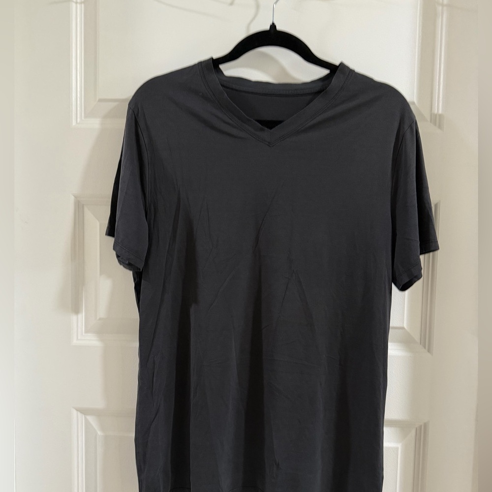 Lululemon Men's 5 Year Basic V